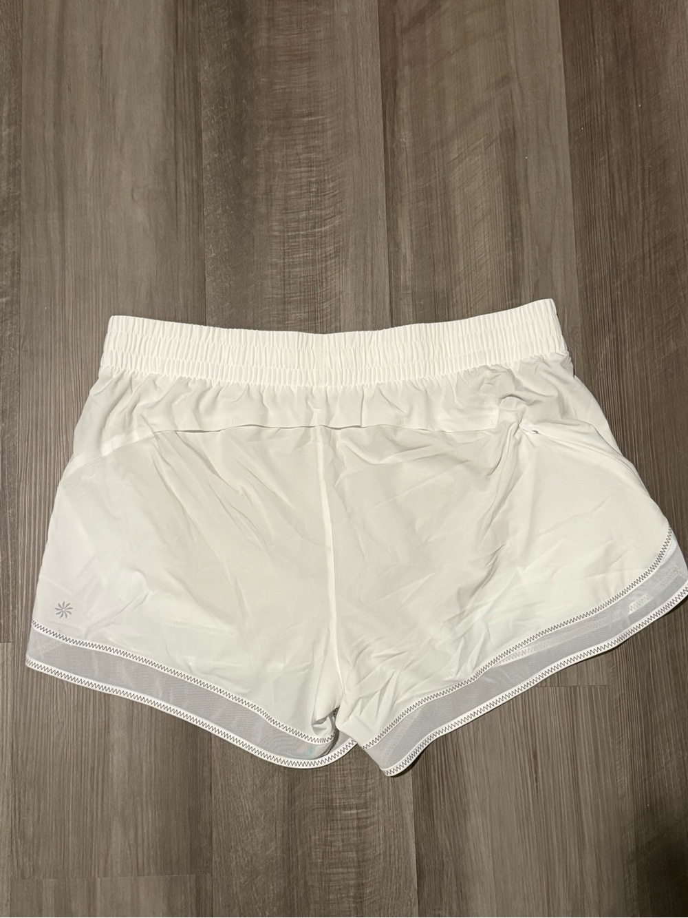 Athleta Mesh Racer Run 4” Shorts Size L White Mesh Lined - Picture 2 of 3